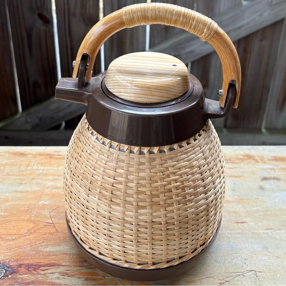 Corning Woven Rattan & Plastic Insulated Thermos Made in Japan Size 4 Cups